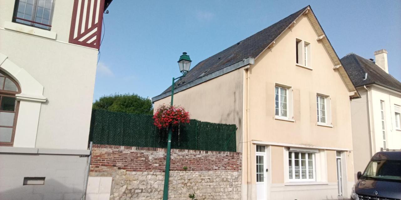 Le Deux Gaulle Apartment Le Mele-sur-Sarthe Bagian luar foto